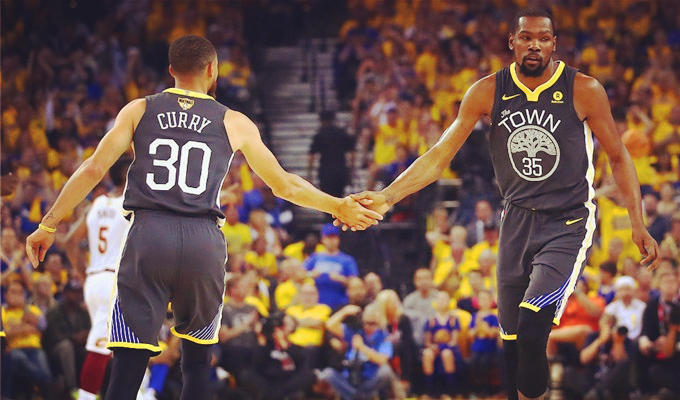 英超豪门又掉链子：3场不胜狂丢7分，争冠形势迅速恶化（英超劲旅再度失手：三轮不胜痛失7分，争冠前景告急）