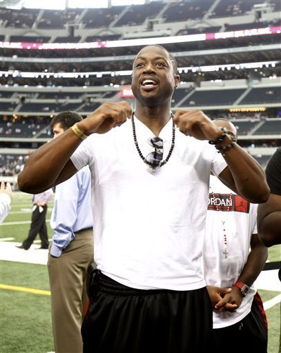 库里尝试用高尔夫球投洞，看起来比他投三分难多了（库里挑战高尔夫球进洞，竟比他投三分难多了）