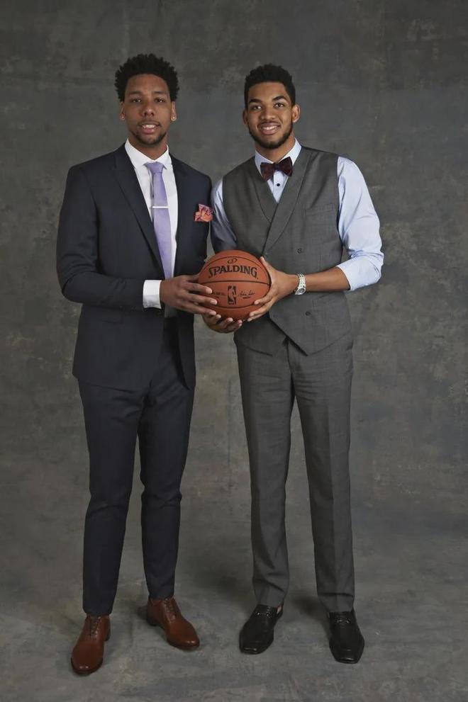 三节打卡！亚历山大正负值+43，继续领跑联盟正负值榜单（三节下班！亚历山大+43正负值，继续领跑联盟正负值榜）