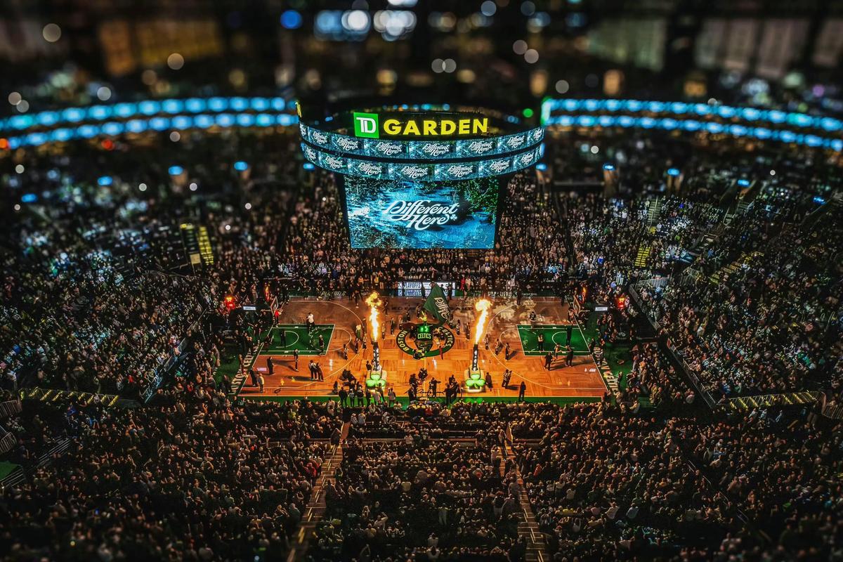 阿森纳欧冠小组／联赛阶段取得10连胜，仅次于拜仁和利物浦（阿森纳在欧冠小组赛与联赛中豪取十连胜，仅逊拜仁与利物浦）