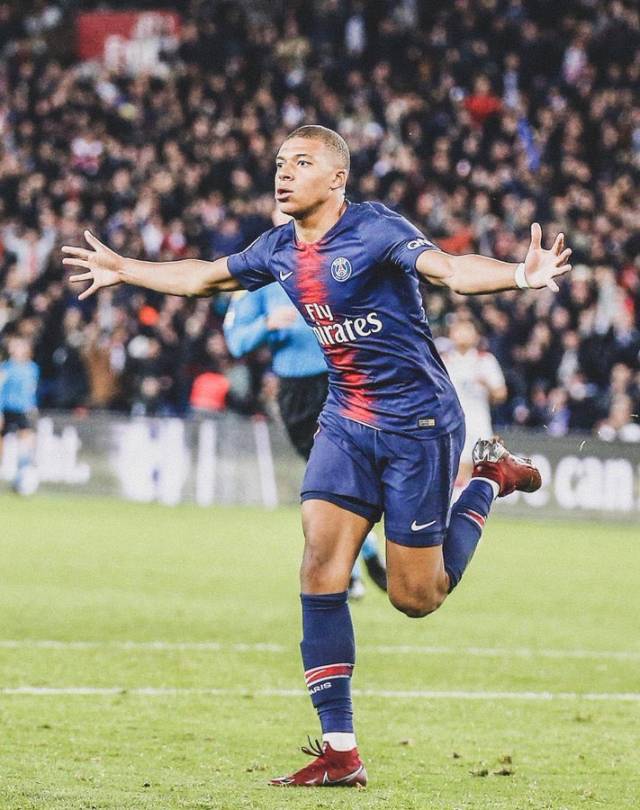 官方：泽林斯基战维罗纳轰出的世界波当选意甲11月最佳进球（意甲官宣：泽林斯基对阵维罗纳的惊艳世界波当选11月最佳进球）