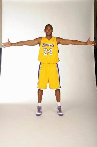 孔蒂：球员承担责任展现了成长，此刻我们不怕任何事物任何人（孔蒂：球员敢于担责彰显成长，如今我们无惧一切与任何对手）