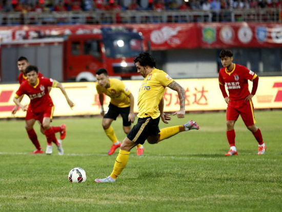 记者：中英青训交流会上对15天7赛进行了反思，会给球员带来风险（记者：中英青训交流会反思“15天7赛”，警示球员风险）