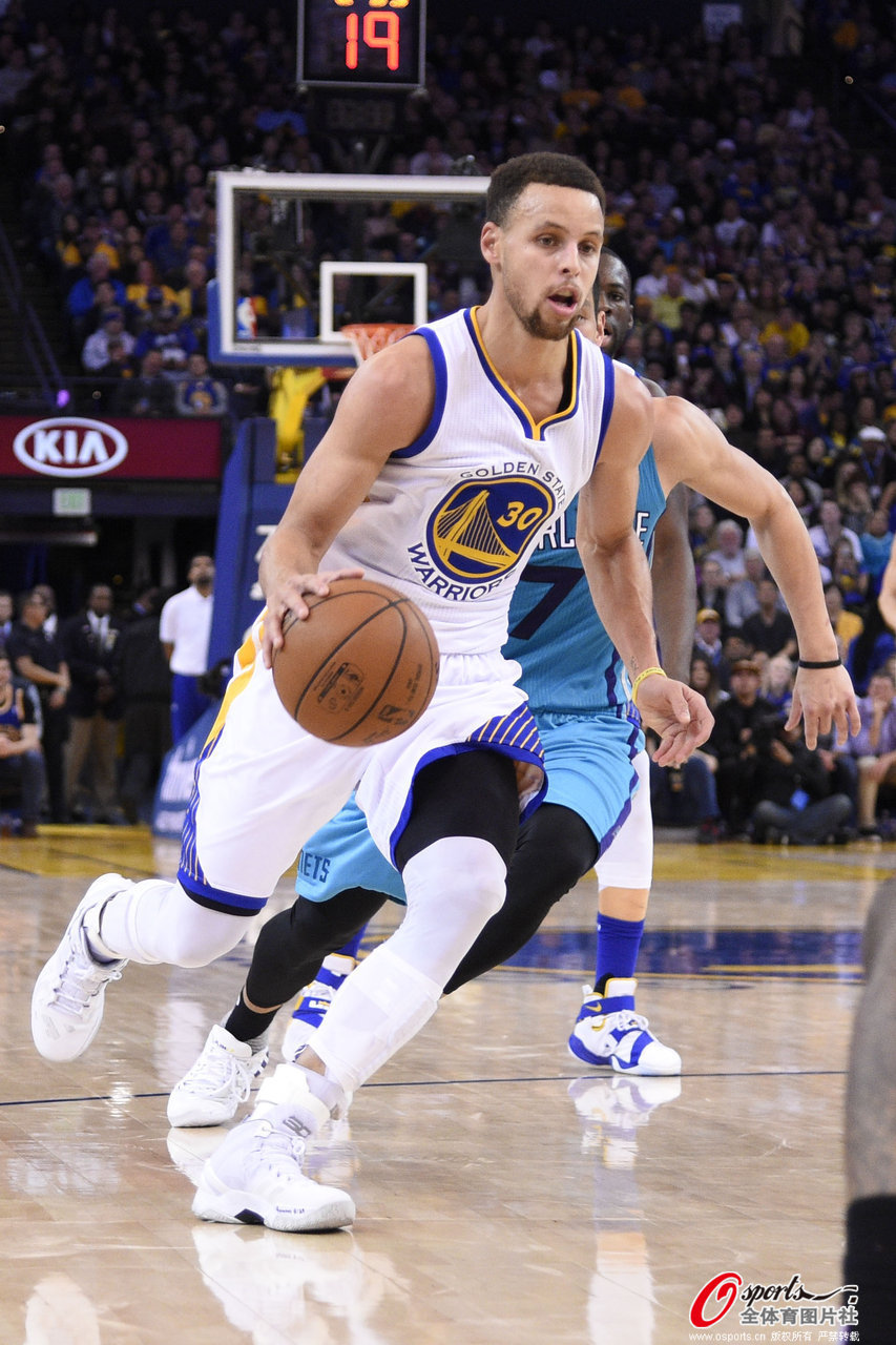 本泽马：皇马缺少有经验的人，能站出来说“这个地方你做错了”（本泽马：皇马缺乏经验老将，无人站出来指出错误）