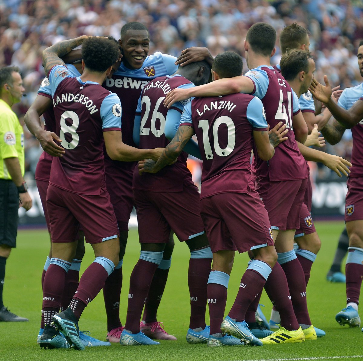 欧冠精彩进球回顾：梅西助攻集锦,（欧冠经典进球盘点：梅西助攻高光瞬间）